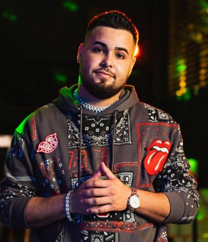 Jerry Smith lança “Traficando Amor” com DJ Cretino e Pelourinho em superprodução que une sensualidade e batida envolvente 2 Jerry Smith lança “Traficando Amor” com DJ Cretino e Pelourinho em superprodução que une sensualidade e batida envolvente