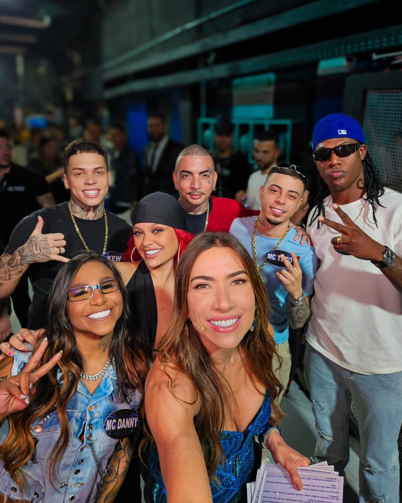 Programa Silvio Santos tem melhor audiência do ano com show de artistas da GR6 e volta a superar a Record 2 Programa Silvio Santos tem melhor audiência do ano com show de artistas da GR6 e volta a superar a Record