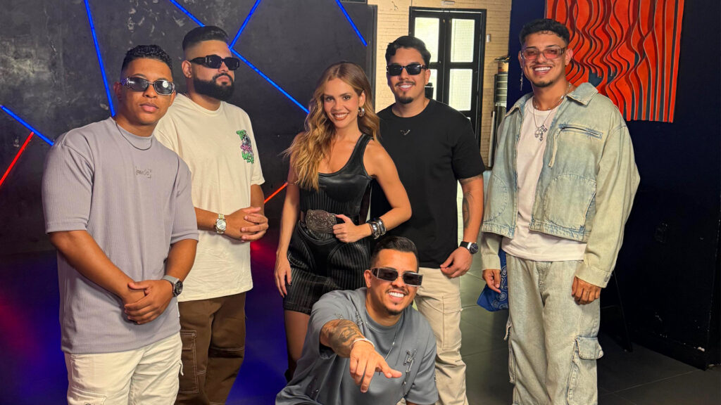 Carro de Malandro estoura com +2 milhões de streams – clipe oficial bomba e mostra nova força de DG, Batidão Stronda, Mariana Fagundes & equipe 3 Carro de Malandro estoura com +2 milhões de streams – clipe oficial bomba e mostra nova força de DG, Batidão Stronda, Mariana Fagundes & equipe